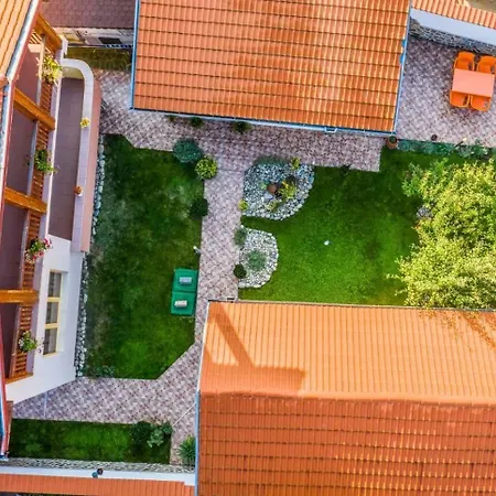 Gasthuis бумеранг 3*